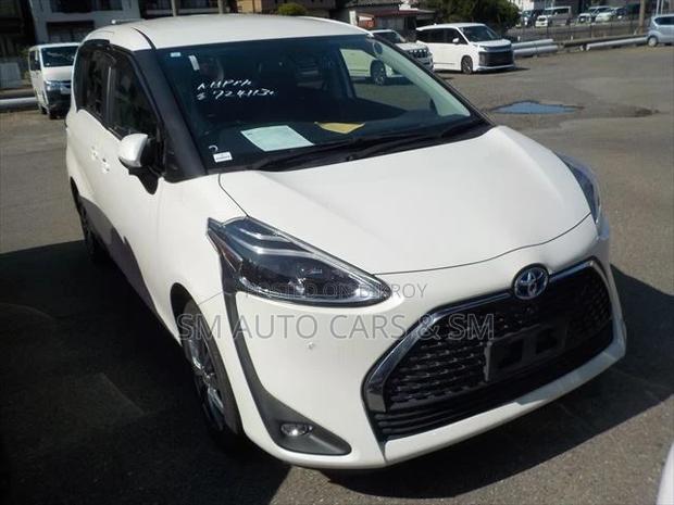 Toyota Sienta 1.5 Hybrid FWD 2021 Pearl