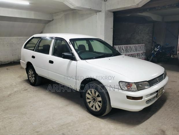 Toyota Corolla 2002 White