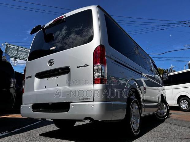 Toyota HiAce 2021 Silver