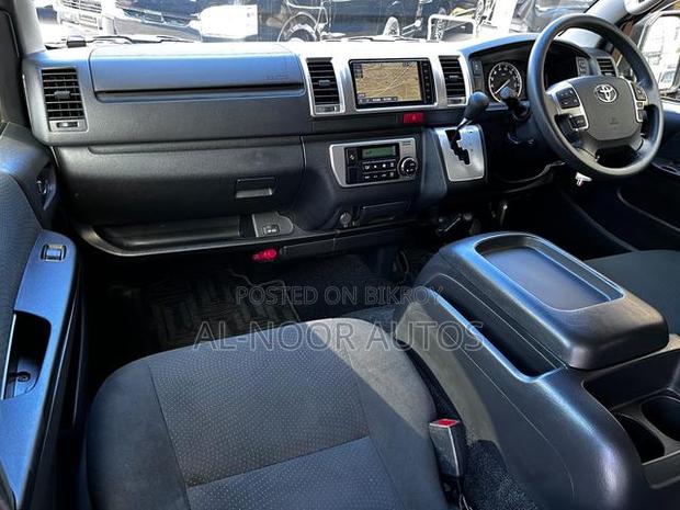 Toyota HiAce 2021 Silver