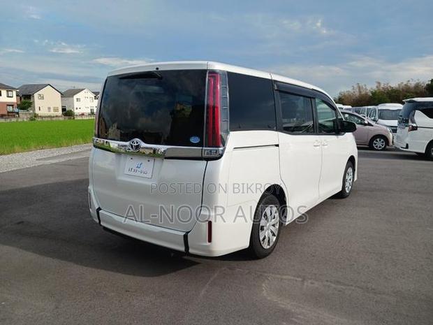 Toyota Noah 2021 Pearl
