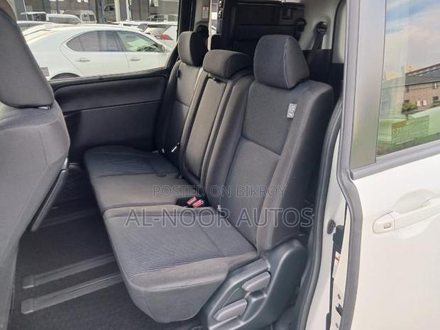 Toyota Noah 2021 Pearl