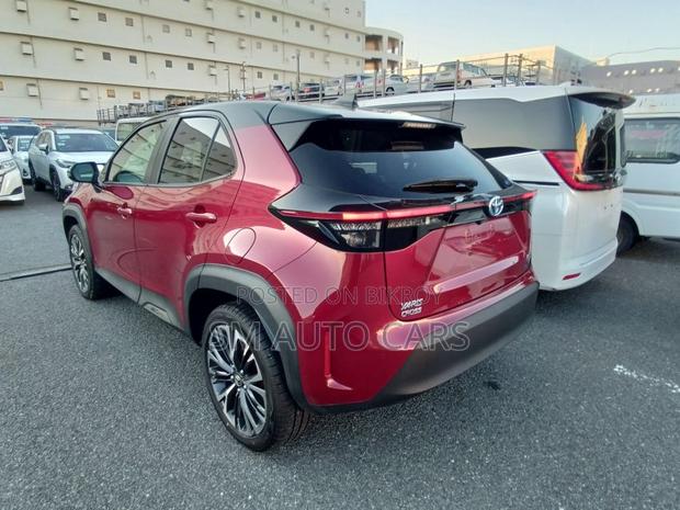 Toyota Yaris Cross 1.5 Hybrid FWD 2021 Red
