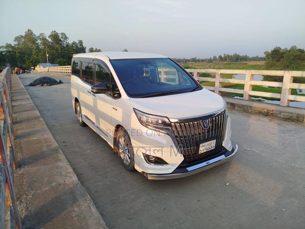 Toyota Esquire 2019 Pearl