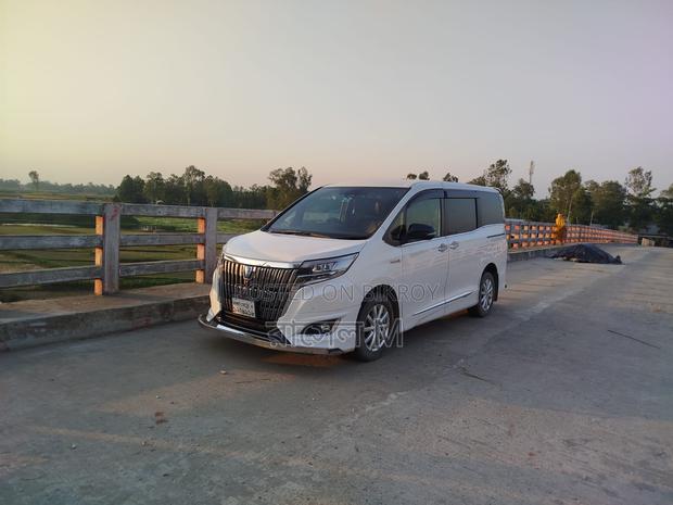 Toyota Esquire 2019 Pearl