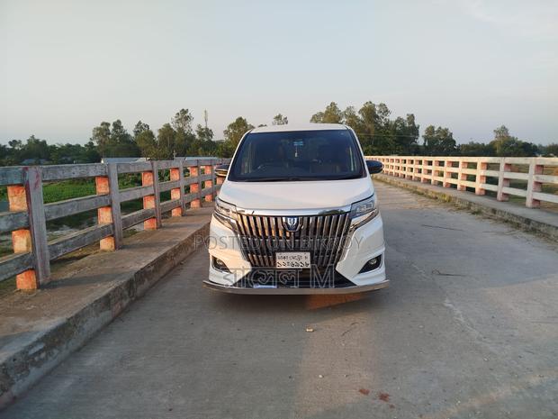 Toyota Esquire 2019 Pearl