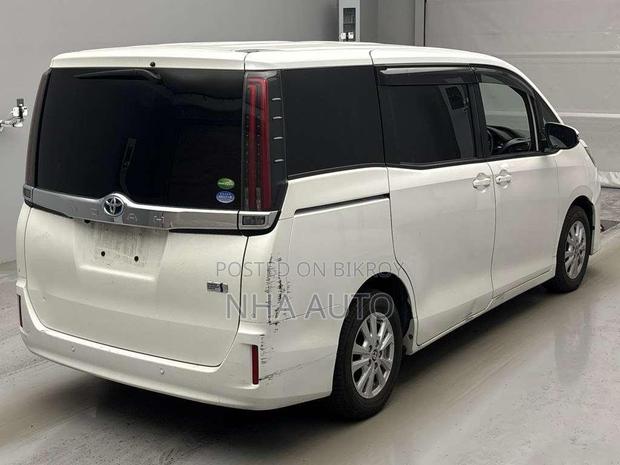 Toyota NOAH 2021 Pearl