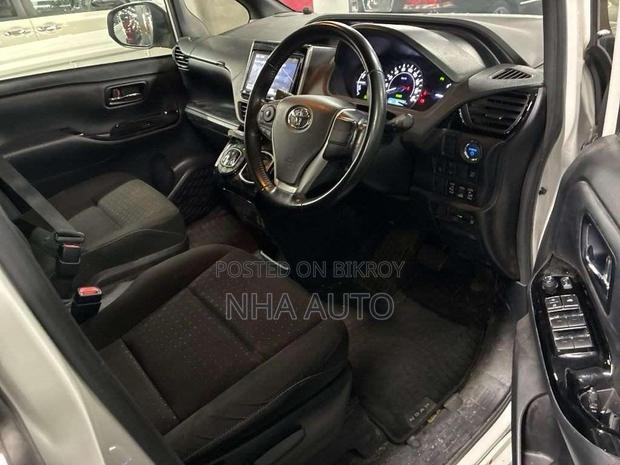 Toyota NOAH 2021 Pearl