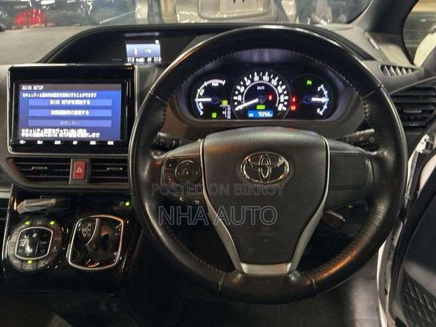 Toyota NOAH 2021 Pearl