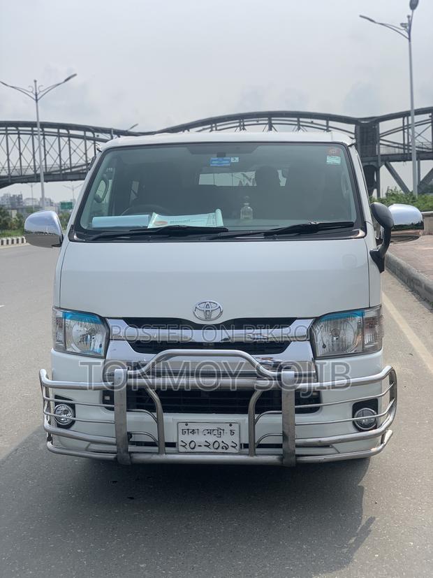 Toyota HiAce 2016 Pearl