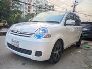Toyota Sienta 2011 Pearl for sale