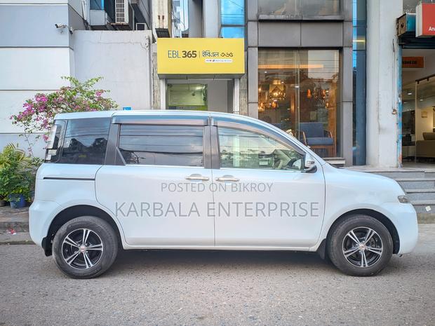Toyota Sienta 2011 Pearl
