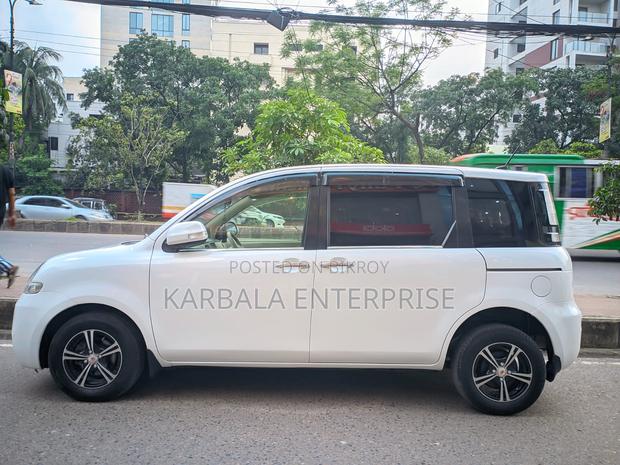Toyota Sienta 2011 Pearl