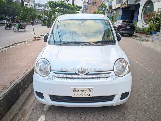 Toyota Sienta 2011 Pearl