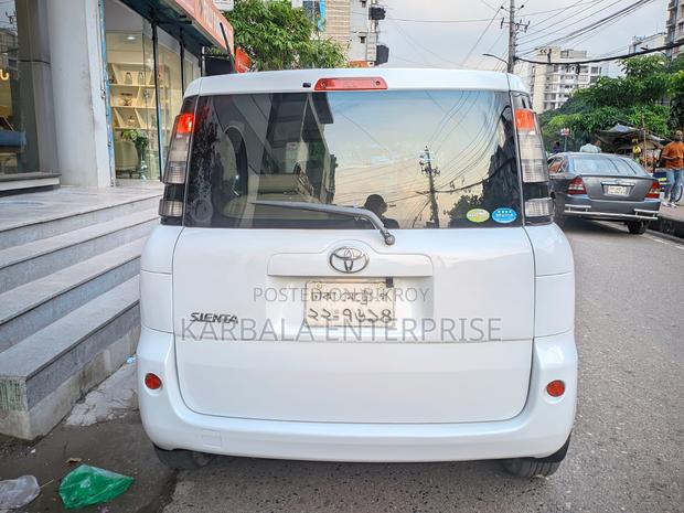 Toyota Sienta 2011 Pearl