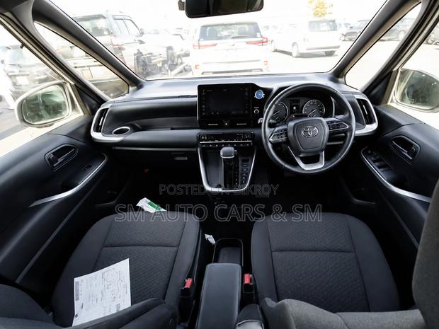 Toyota Noah 2022 Pearl