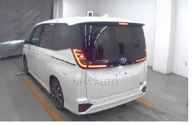Toyota Noah 2023 Pearl