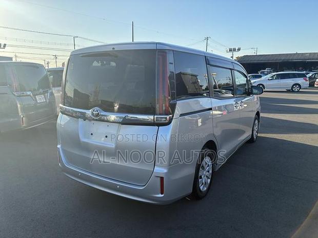 Toyota Noah 2021 Silver