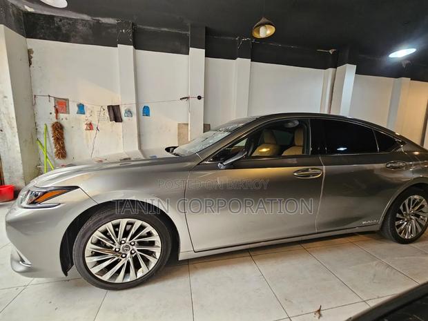 Lexus ES 2021