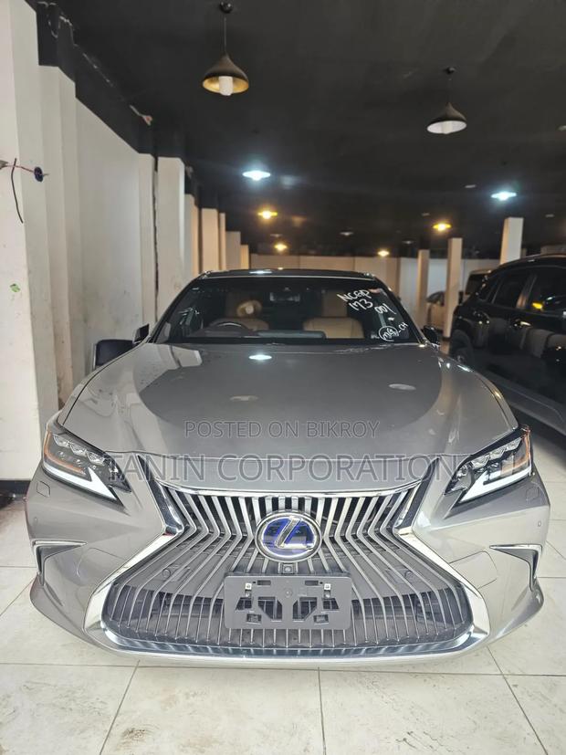 Lexus ES 2021