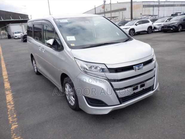 Toyota Noah 2021 Silver