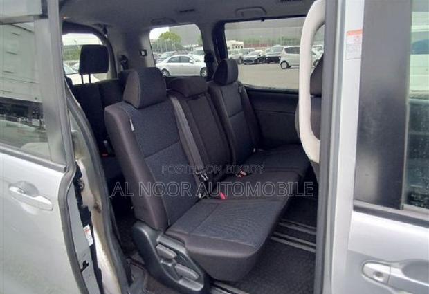 Toyota Noah 2021 Silver