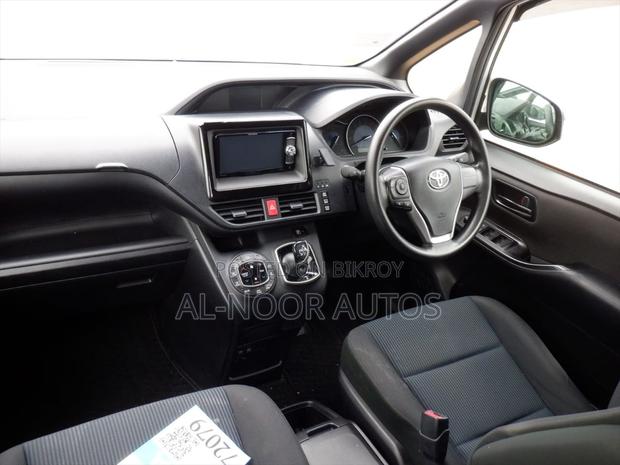 Toyota Noah 2021 Silver