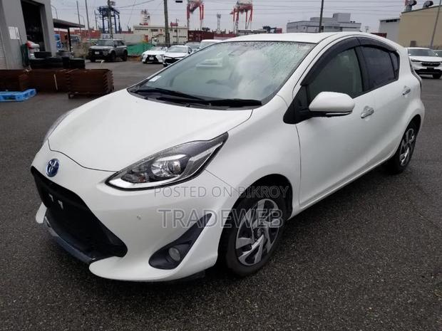 Toyota Aqua 2021 Pearl