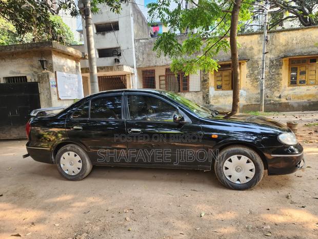 Nissan Sunny 2006 Black
