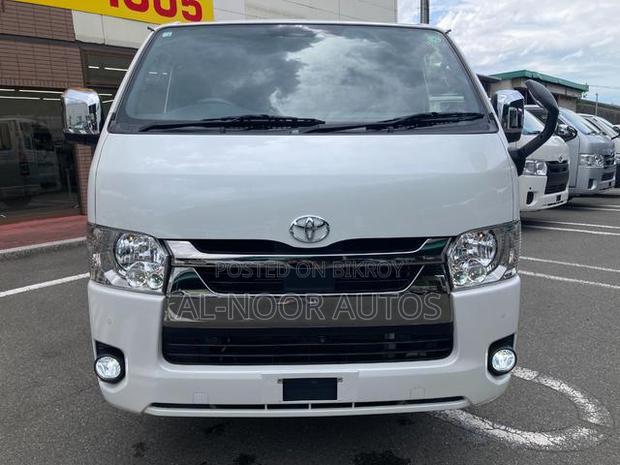 Toyota HiAce 2021 Pearl