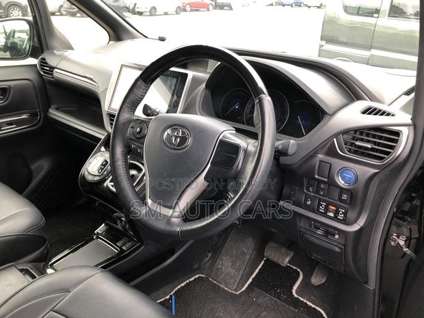 Toyota Esquire 1.8 FWD Hybrid (7 seater) 2021 Black