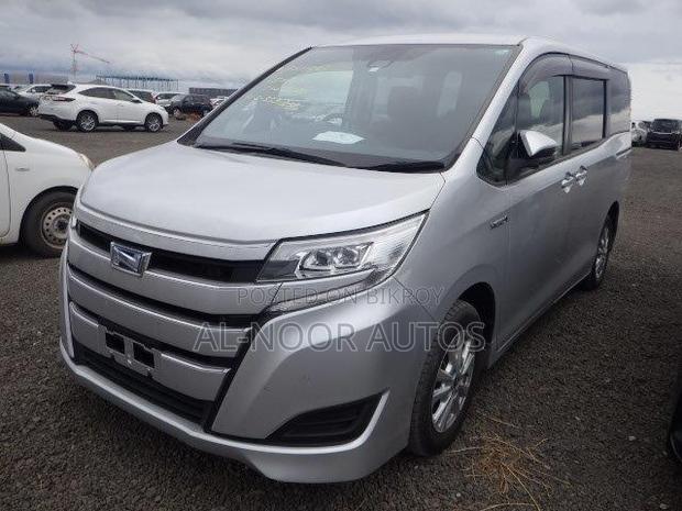 Toyota Noah 2021 Silver