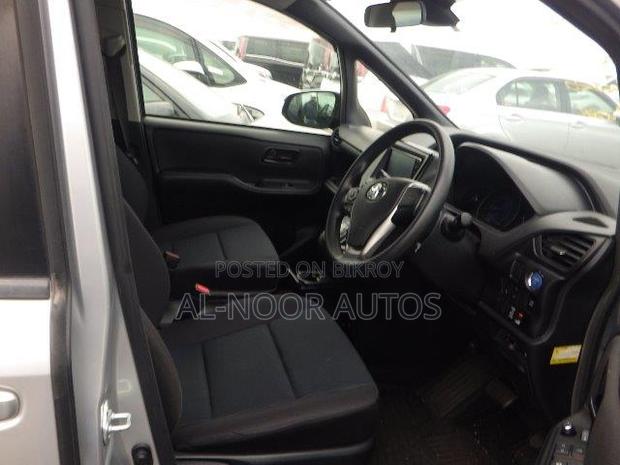 Toyota Noah 2021 Silver
