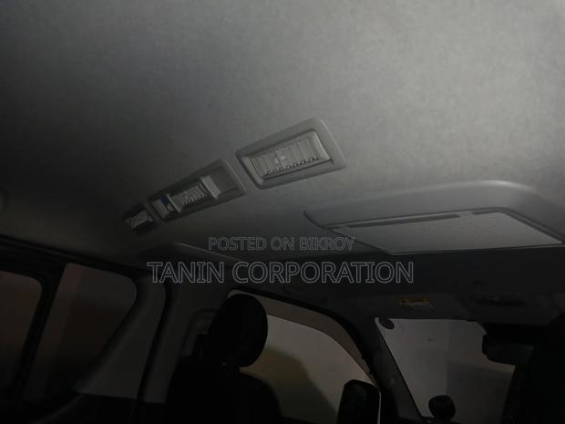 Toyota HiAce 2021 Silver