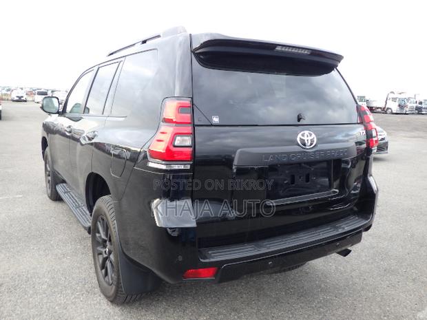 Toyota Land Cruiser Prado 2.7 2022 Black