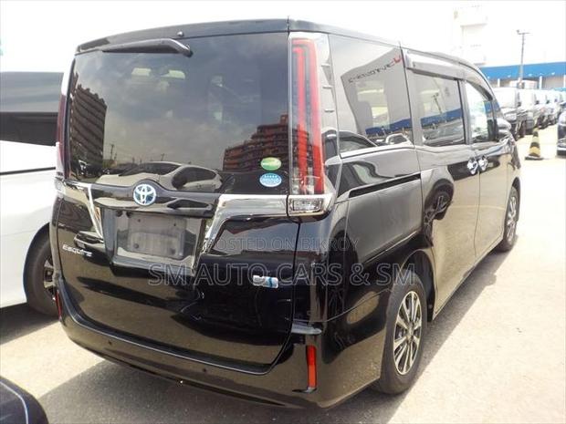 Toyota Esquire 1.8 FWD Hybrid (7 Seater) 2021 Black