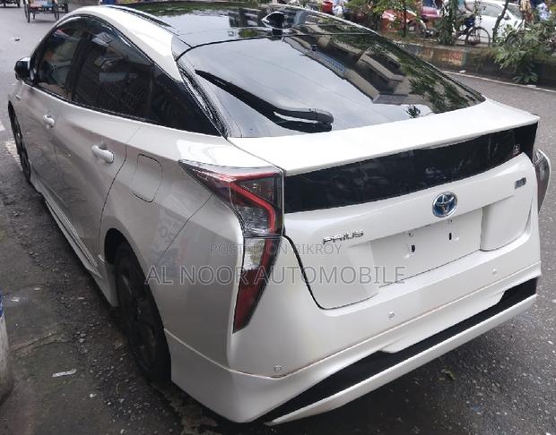 Toyota Prius 2018 Pearl