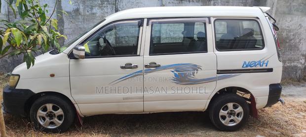Toyota Noah 2001 White