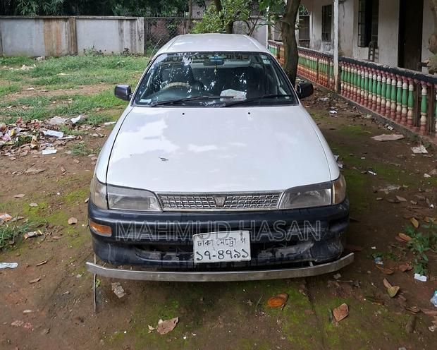 Toyota Corolla G-Touring 2000 White