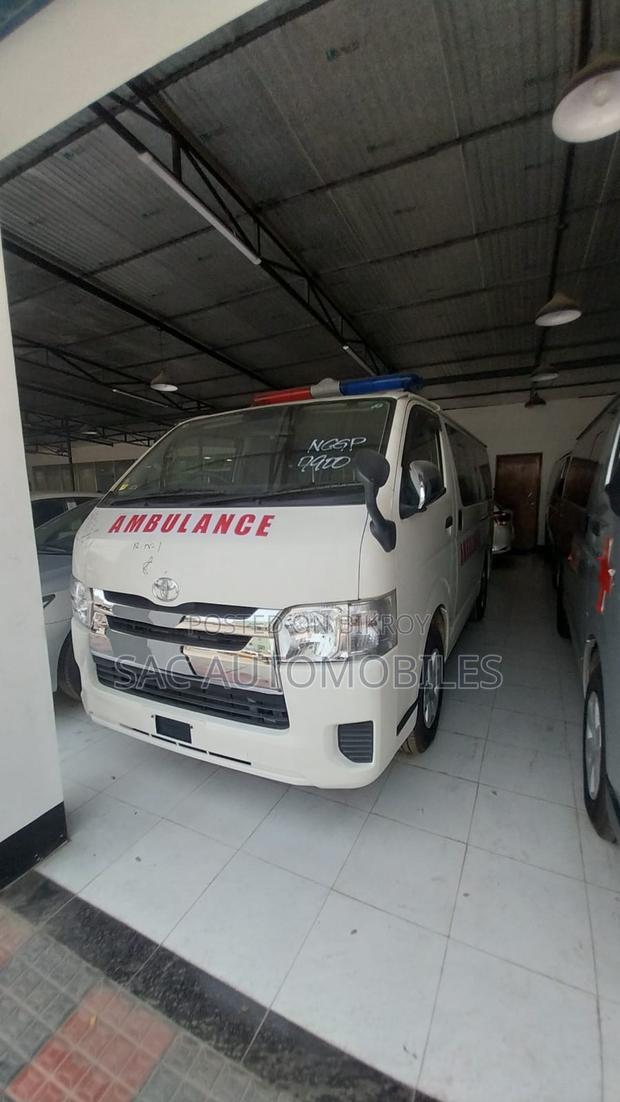 Toyota HiAce 2020 White