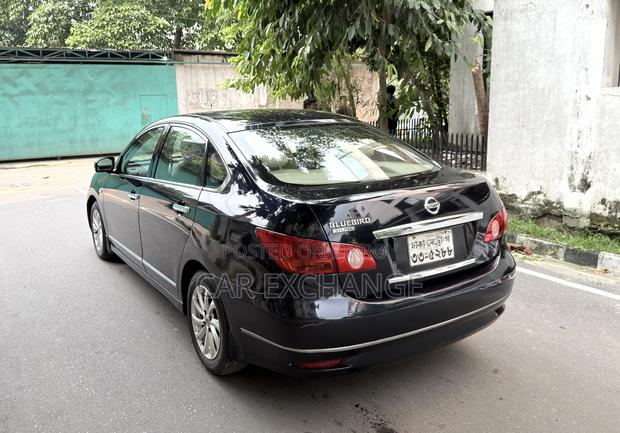 Nissan Bluebird 2011 Black