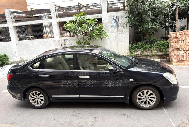 Nissan Bluebird 2011 Black