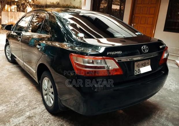 Toyota Premio 2013 Black