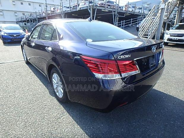 Toyota Crown 2019 Blue