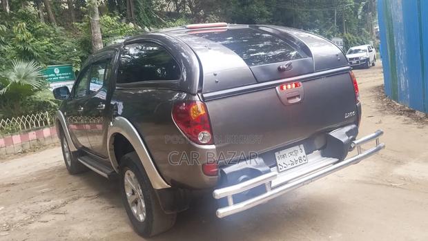 Mitsubishi L200 2010 Gray