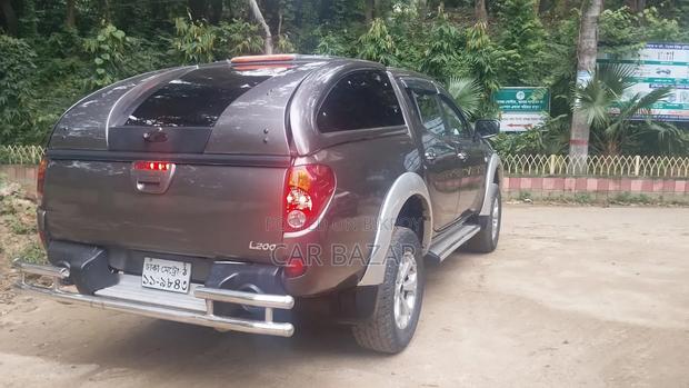 Mitsubishi L200 2010 Gray