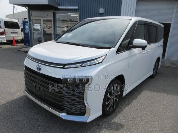 Toyota Voxy 2022 Pearl