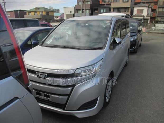 Toyota Noah 2021 Silver
