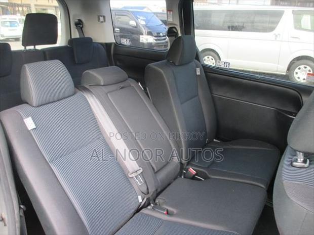 Toyota Noah 2021 Silver