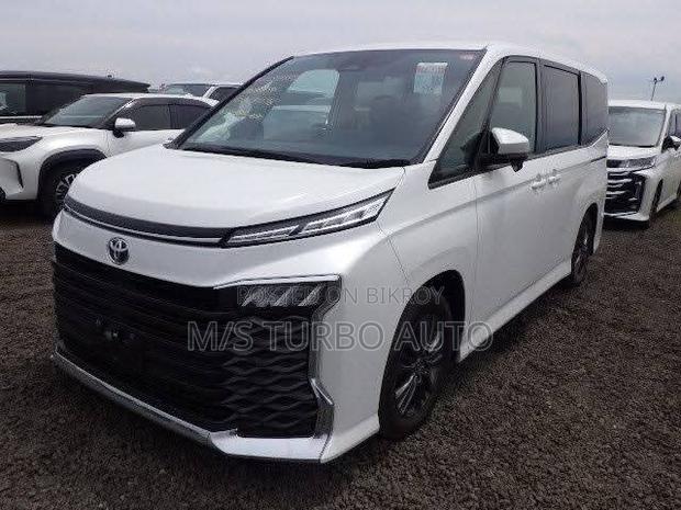 Toyota Voxy 2022 Pearl